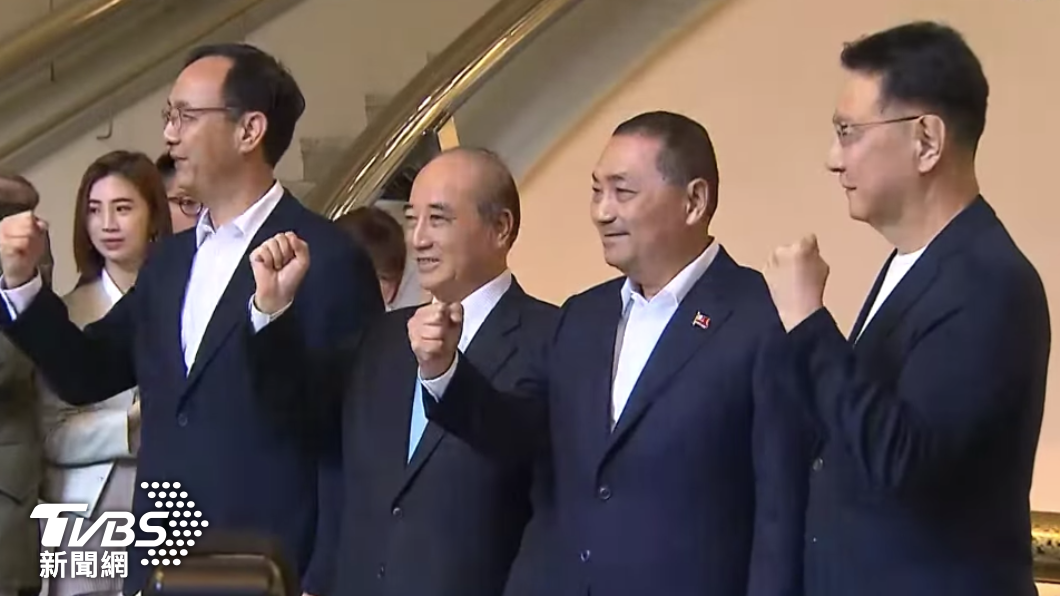 國民黨總統候選人侯友宜、副總統候選人趙少康、黨主席朱立倫今(7)日上午拜訪前立法院長王金平。(圖/TVBS)