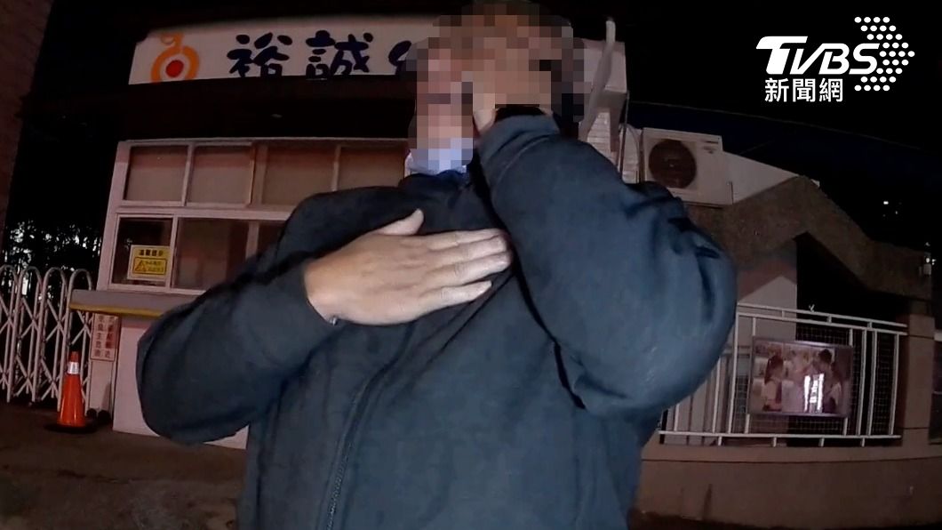 酒駕累犯突然狂拍胸　「想拍掉酒氣」還是超標