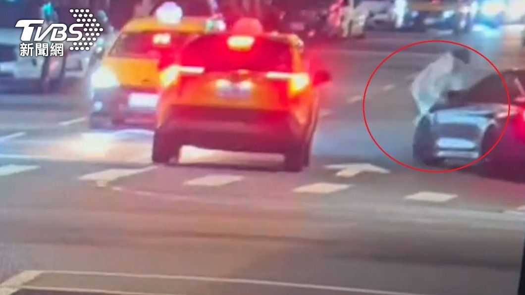 學不乖！男二度酒駕險撞路人　酒氣沖天現行犯上銬