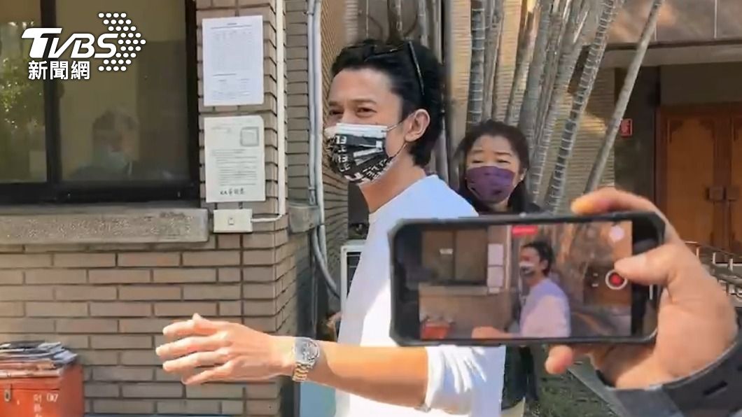 新店「啞鈴殺父案」國民法官參審 金馬影帝吳慷仁現身旁聽