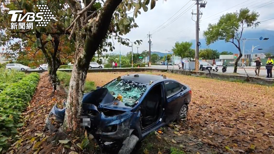 花蓮女校護閃避對向轎車 剎車不及「衝農田撞樹」困車內亡