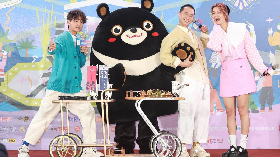 高雄跨年主持群莎莎、浩角翔起。（圖／民視提供）