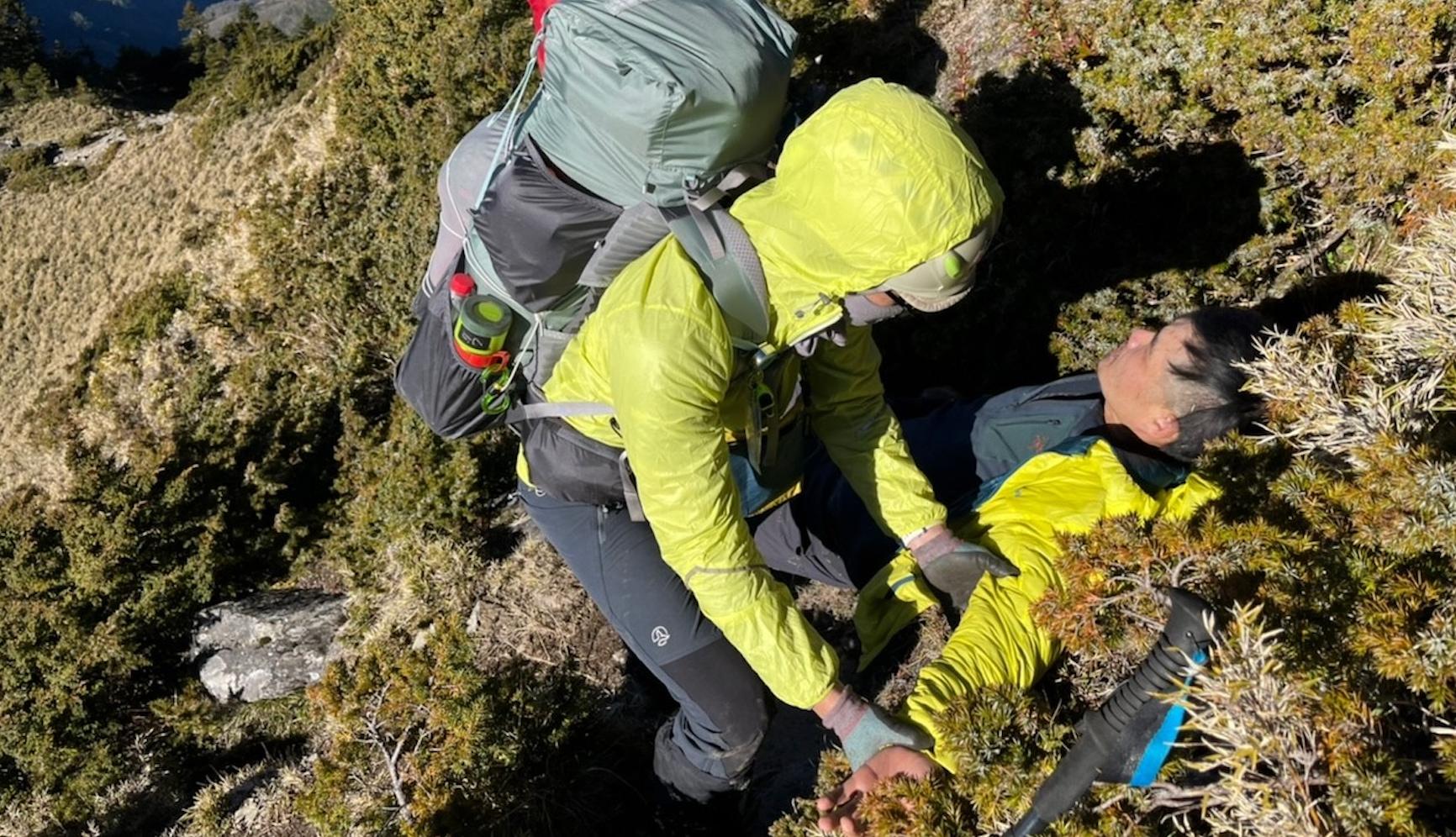 金獎導演驚傳失足摔落山坡! 受困中央山脈畫面曝光