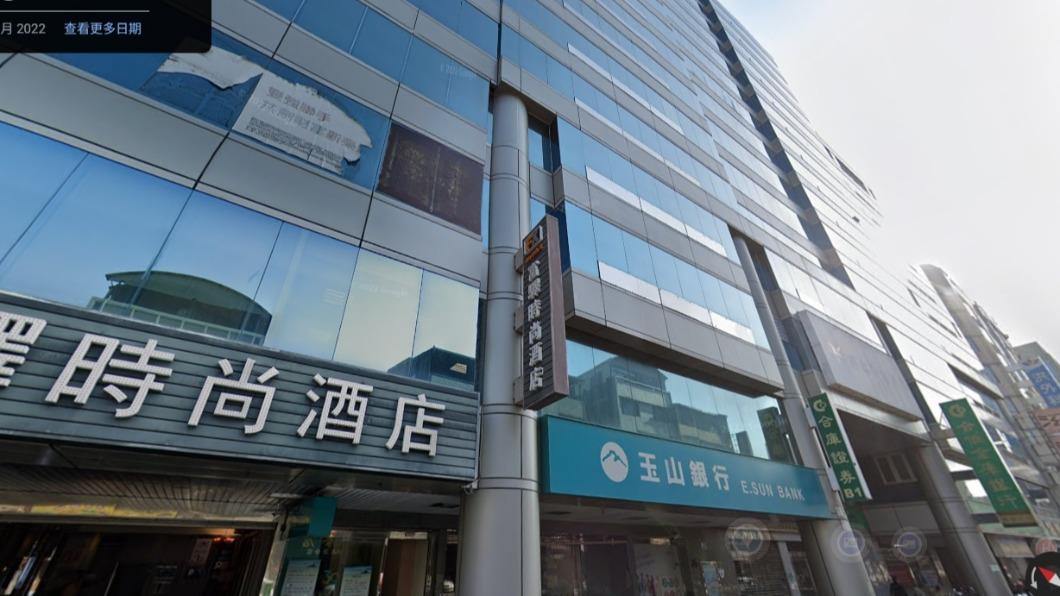 這棟大樓進駐銀行、飯店等。(圖/翻攝自Google地圖)