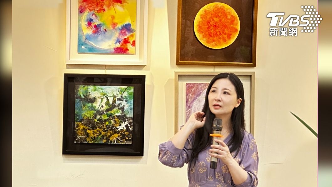 花神曲賦彩墨展登場 紀念嚴父教導日日練字習畫