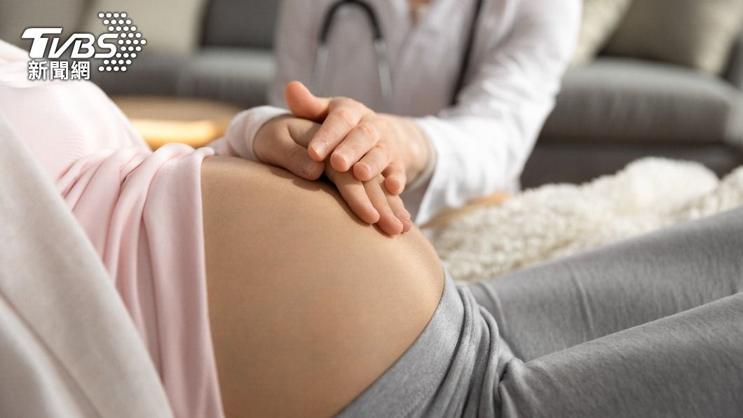 她腹痛還不斷脹大!一查竟當媽 醫驚呼「胎兒在胃腸間」