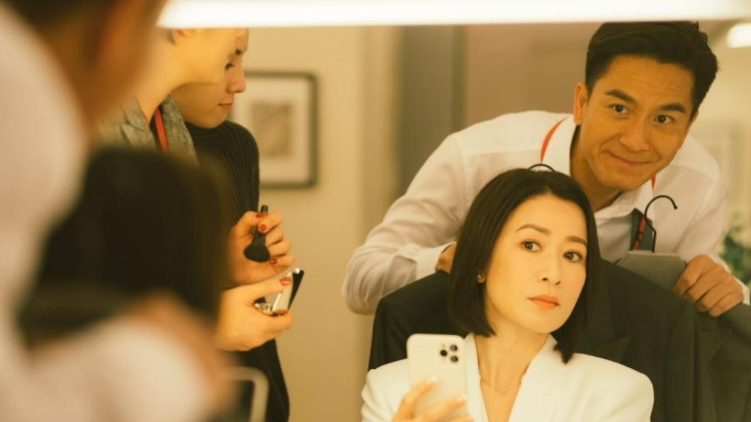 佘詩曼(右下)主演,她飾演電視台當家女主播「文慧心」。(圖/MyVideo、TVB提供)