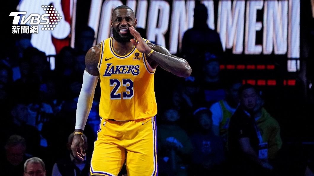 詹姆斯短短23分鐘就攻下30分5籃板8助攻,締造NBA新猷。(圖/達志影像路透社)