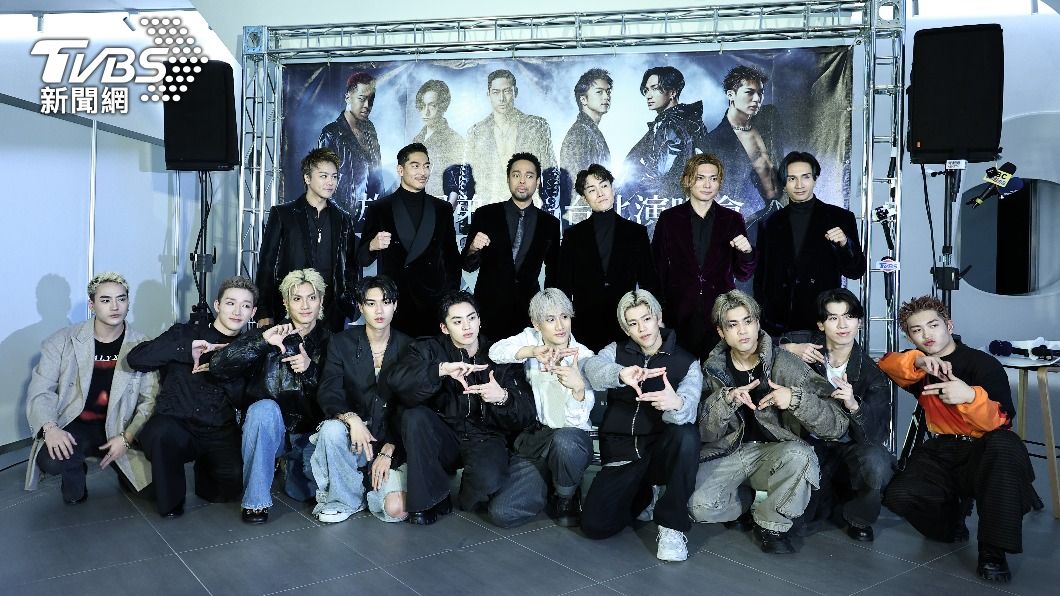 EXILE THE SECOND(後排)這次帶師弟團TJBB(前排)開唱,NOSUKE(前排右一)小遲到。(圖/張哲鳴攝)