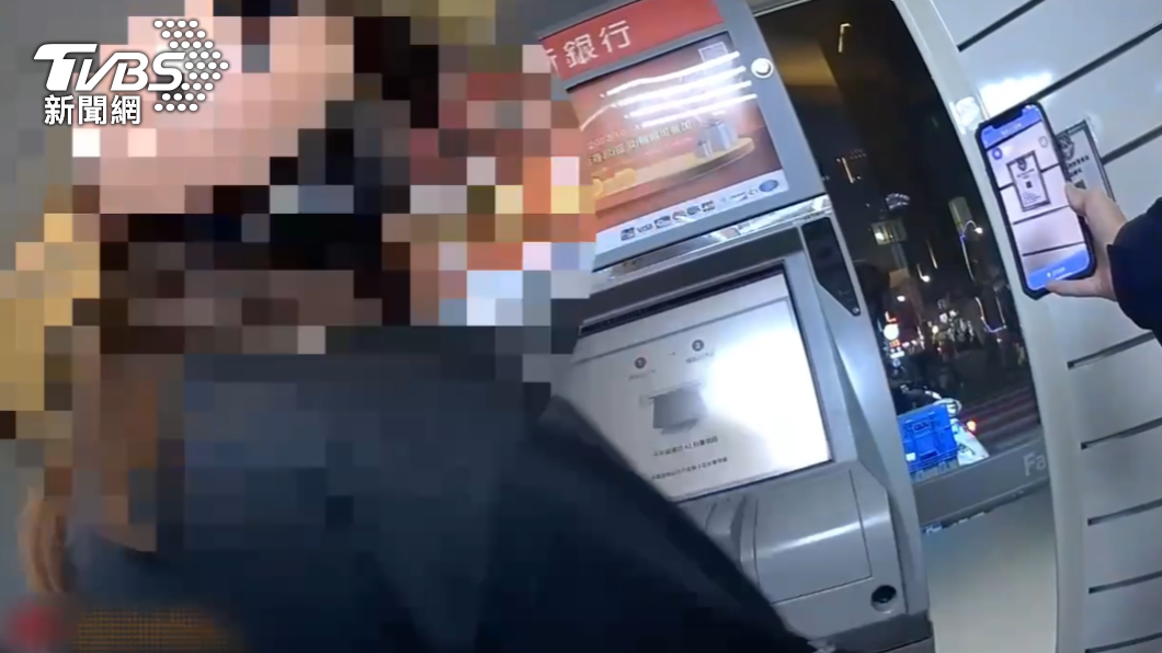女員工前往超商購買點數。（圖／TVBS）