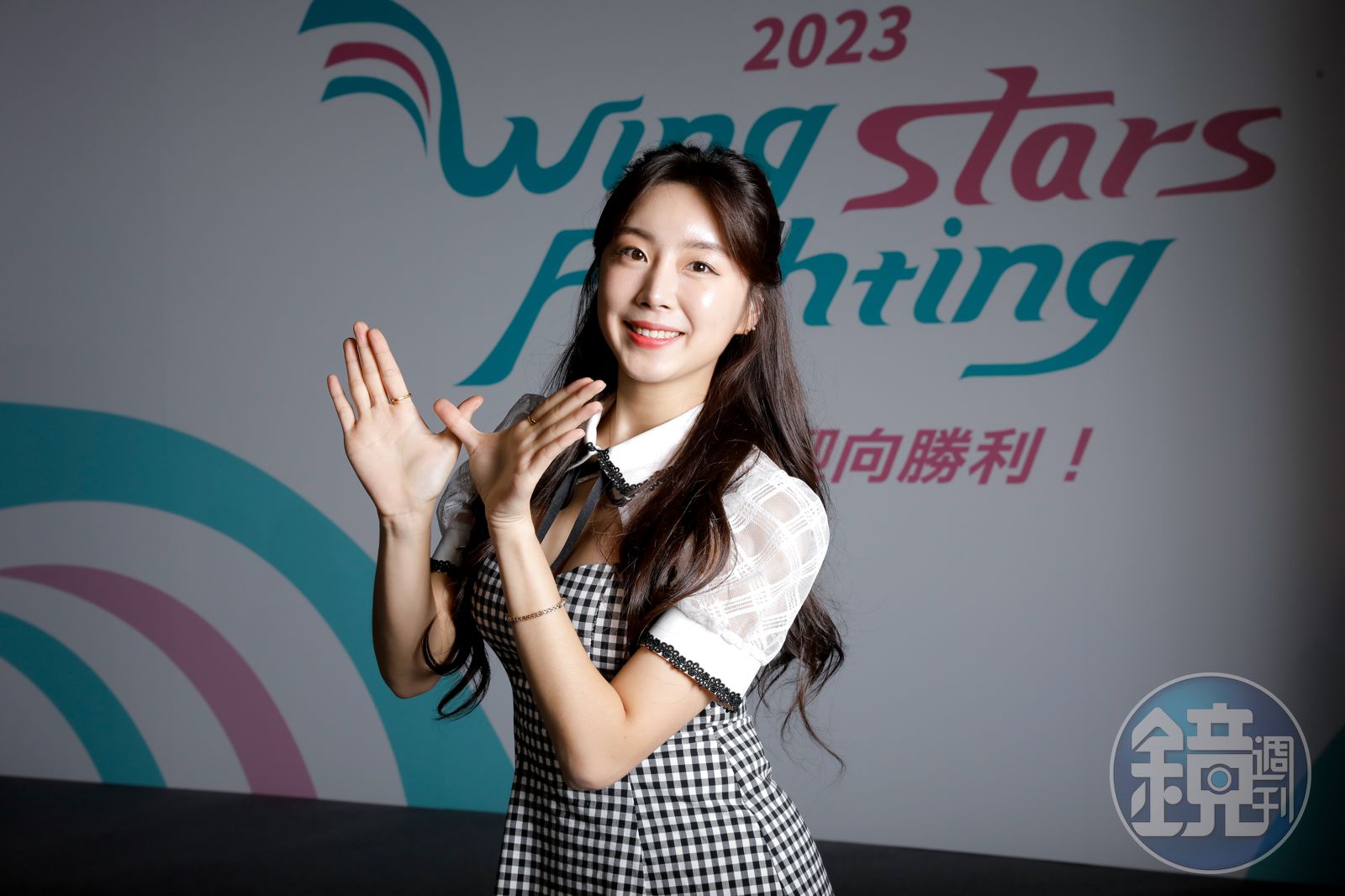 最強外掛安芝儇加入台鋼啦啦隊WING STAR成為首位成員,也在啦啦隊選拔親自評選未來的「伙伴」。(圖/鏡週刊)