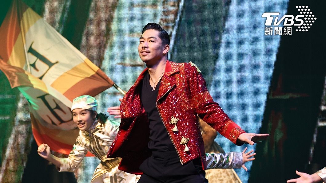 國民姊夫AKIRA出事了! 「表演中斷10分鐘」隊友台上著急