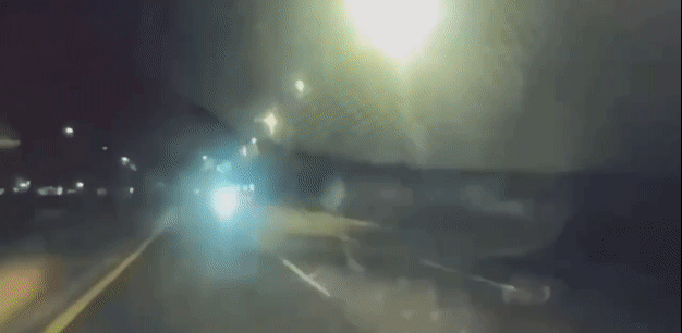 少女騎車逆向轎車閃避不及撞上。（圖、經後製處理／TVBS）