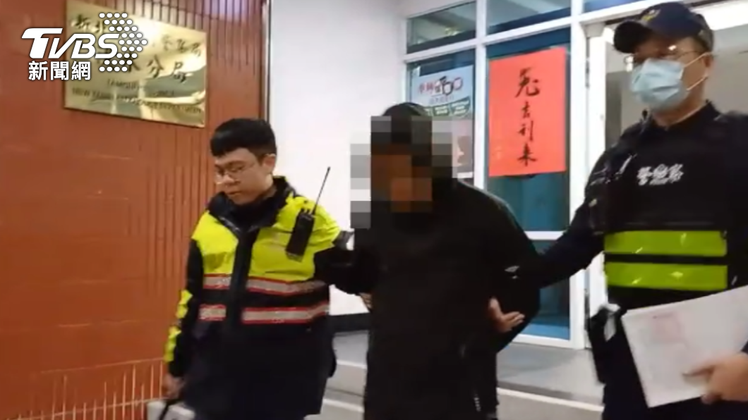 警方將人解送歸案。（圖／TVBS）