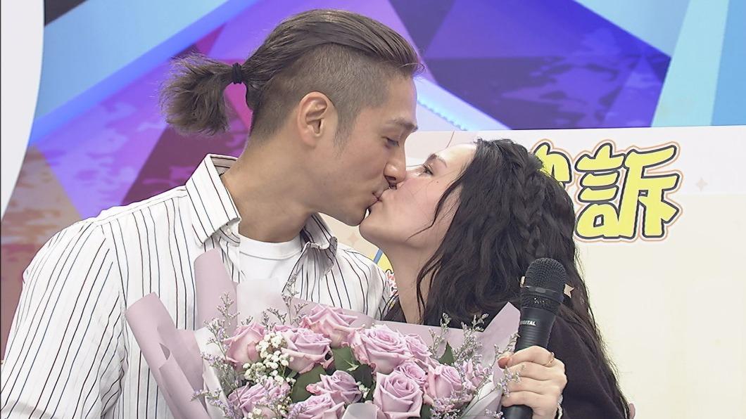 熊熊和Mars感情甜蜜。(圖/中天提供)