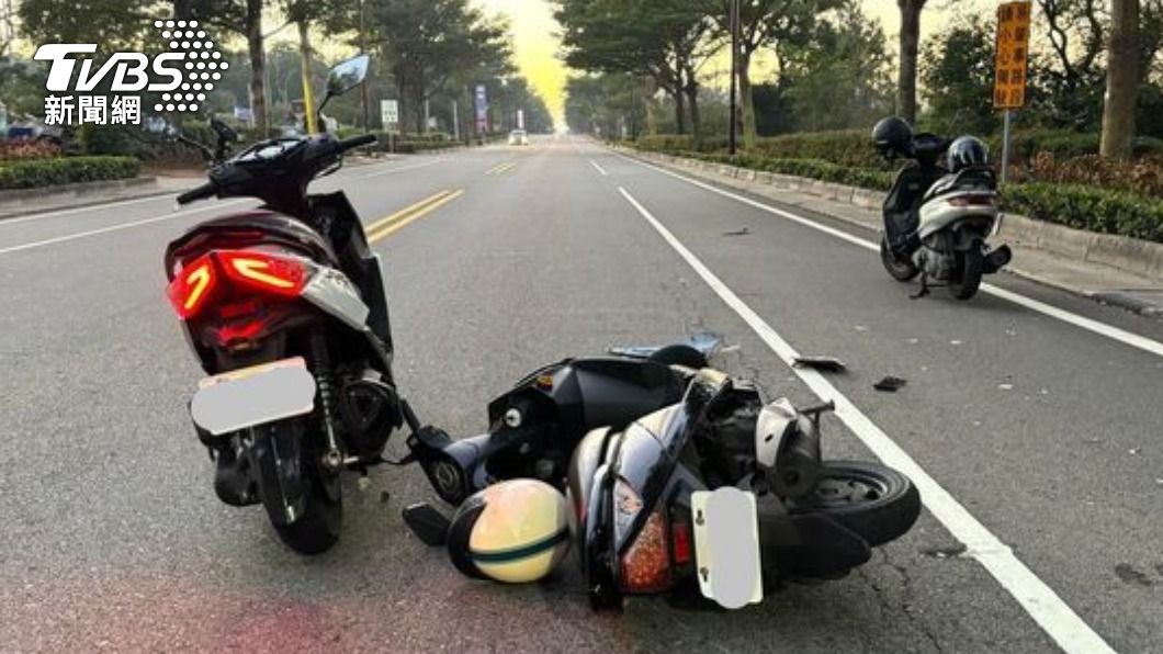 金門大學生騎8機車出遊 「未保持距離」3車撞一團