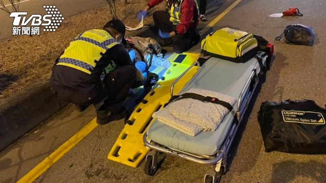 苗栗婦人「違規穿越馬路」遭轎車撞飛 腿骨折意識不清