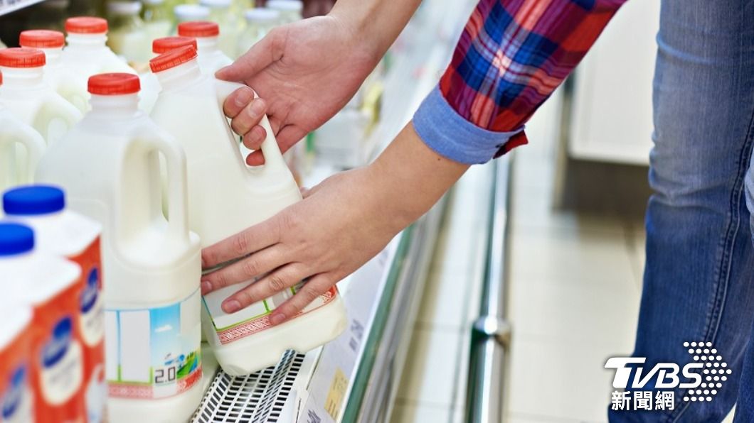 孩子乳品喝不夠！醫揭各年齡「應攝取量」　年紀越大越不及格