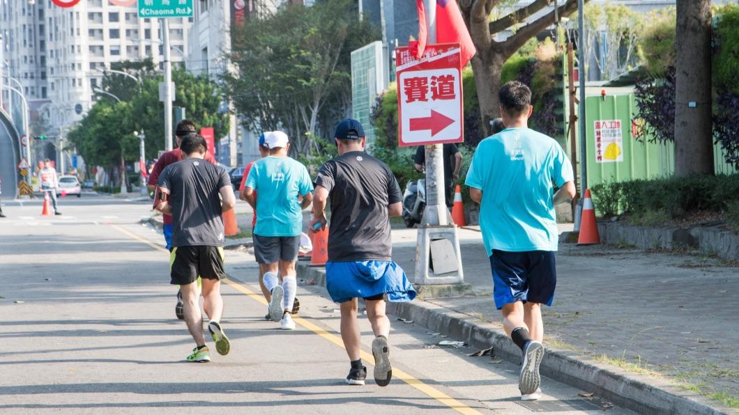 台中城市半馬開跑 一男一女突倒地失去心跳