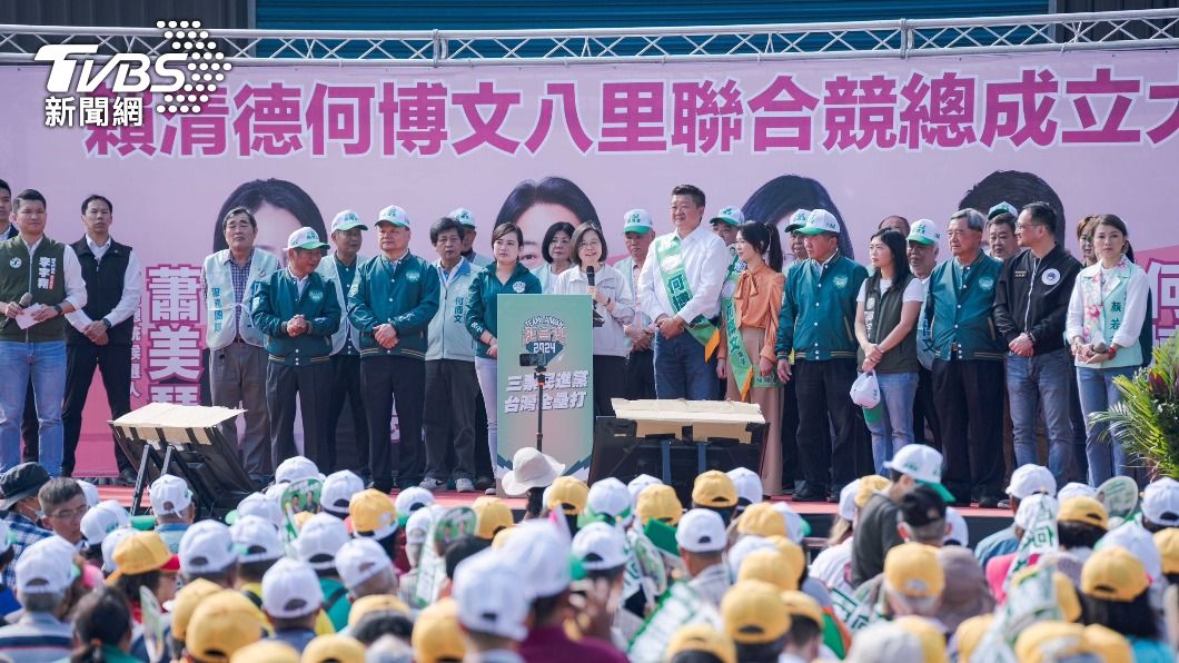 蔡英文今日到八里替民進黨立委參選人何博文站台。(圖/民進黨提供)