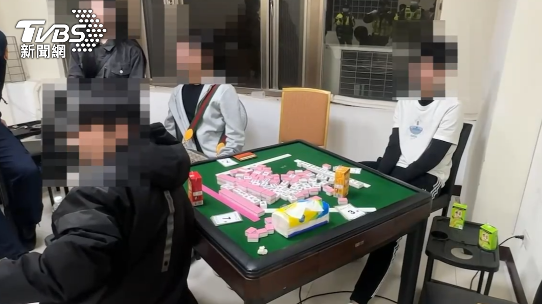 多名高中生下課後前來賭博。（圖／TVBS）