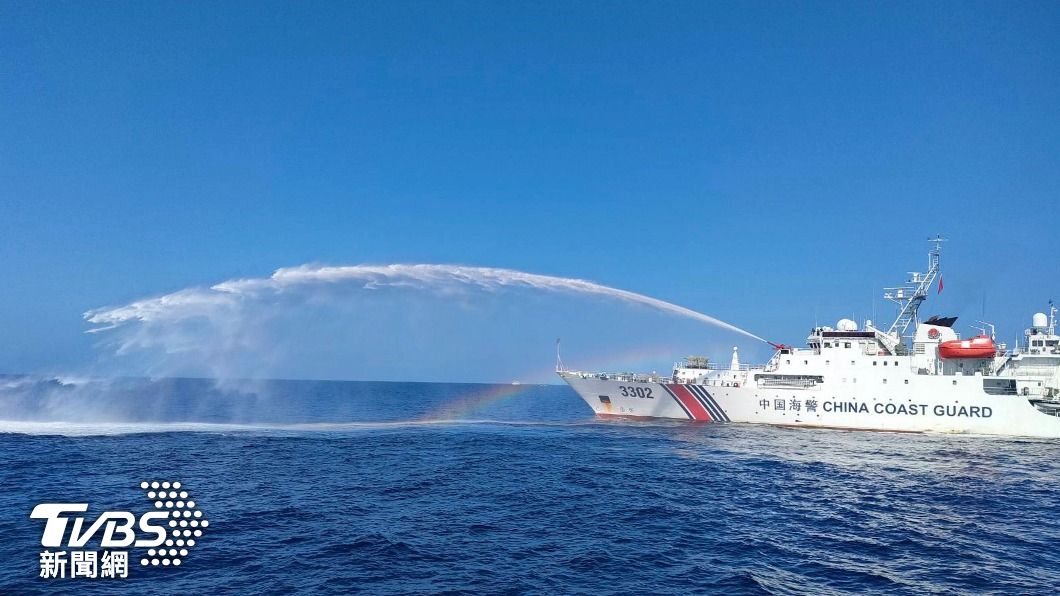 控中國海警「撞擊」！菲律賓船隻遭高壓水柱攻擊：引擎損壞