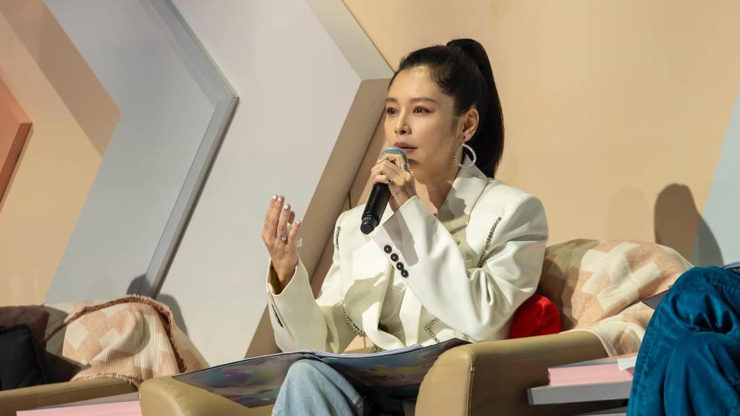 徐若瑄昨宣布離婚,震驚外界。(圖/翻攝自徐若瑄臉書)