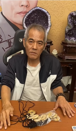 資深男星王豪轉行直播帶貨。(圖/翻攝王豪臉書)