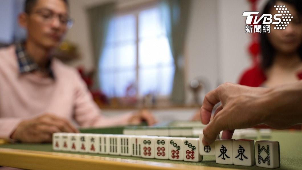 打牌是許多人的休閒娛樂。（示意圖／shutterstock達志影像）