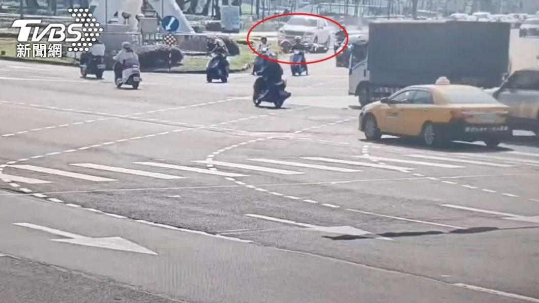 單親爸無辜慘死!北市男開賓士恍神連環撞 20萬交保限制出境