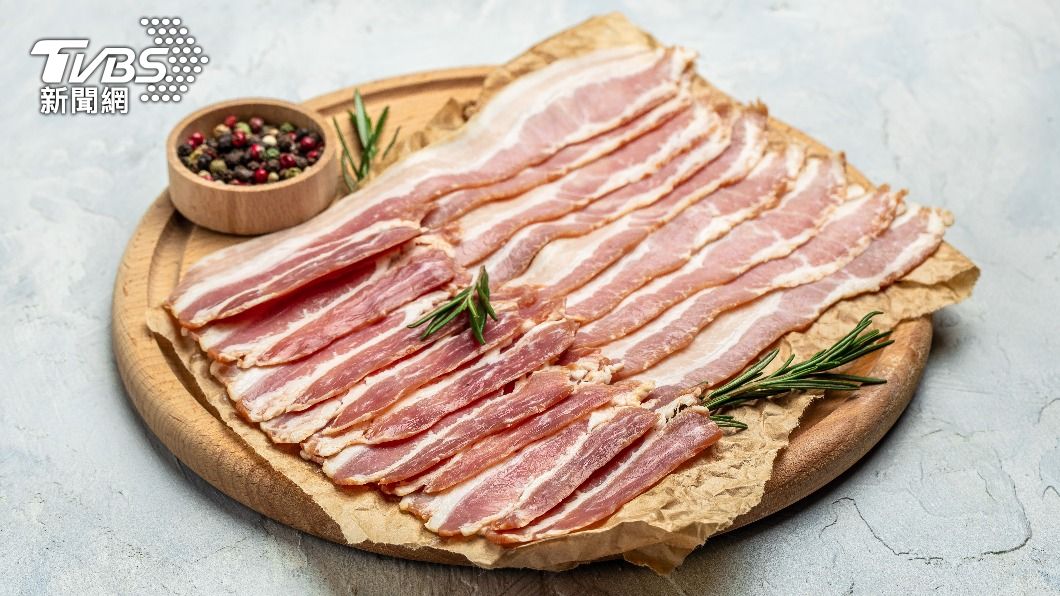 朱男疑似是吃下未煮熟的豬肉片,才會導致全身陷入「蟲蟲危機」。(示意圖/shutterstock達志影像)