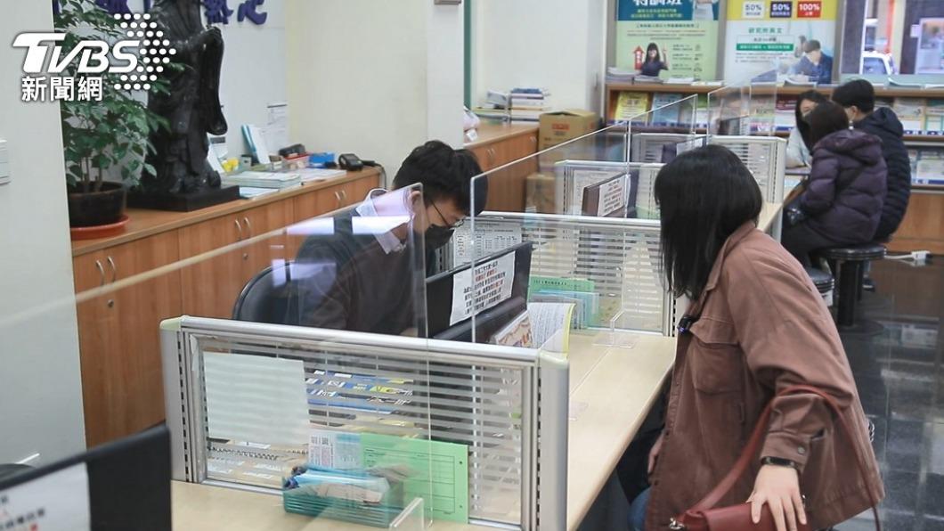 他轟「年輕人不做1事」難怪買不起房車 全場一看傻眼