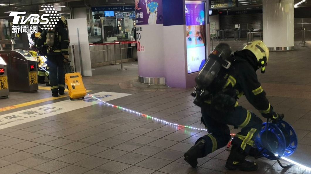 超逼真!模擬捷運車廂火警搶救 14消防隊齊聚台北車站演訓
