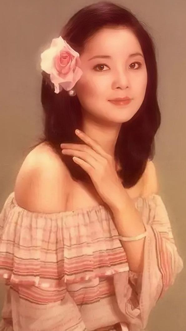 鄧麗君離別之時成龍冷落，於是叫成龍跟兄弟在一起就好。（圖／翻攝自鄧麗君老婆微博）