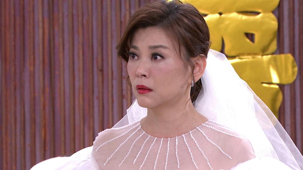 方馨劇中在婚禮當天似乎驚覺有異。(圖/台視提供)