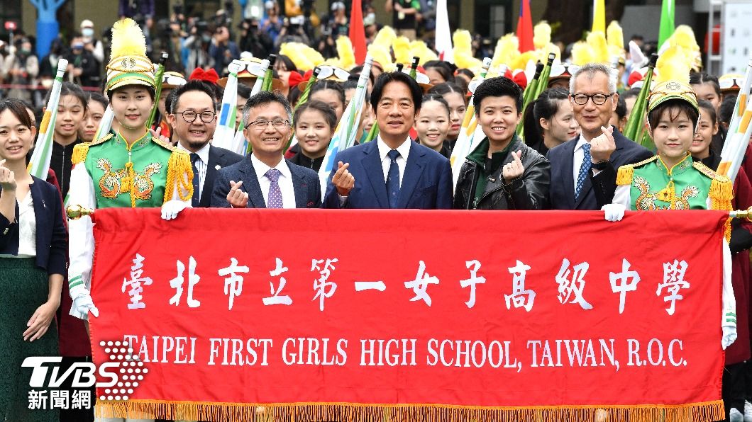 「建中學長」賴清德赴北一女校慶 小綠綠興奮尖叫要合照