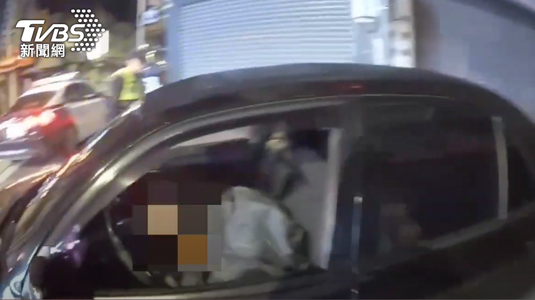 花蓮男酒駕醉倒趴睡在方向盤 被巡邏警叫醒後又發現持毒