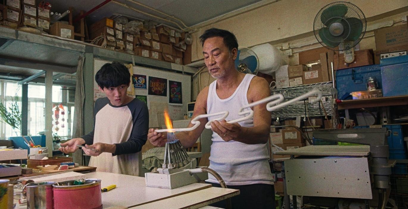 任達華發出聲明認錯道歉。(圖/《燈火闌珊》電影劇照)