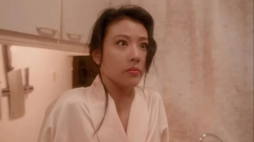 周海媚與黃百鳴、任達華合演《觸目驚心》。(圖/翻攝自《觸目驚心》電影劇照)