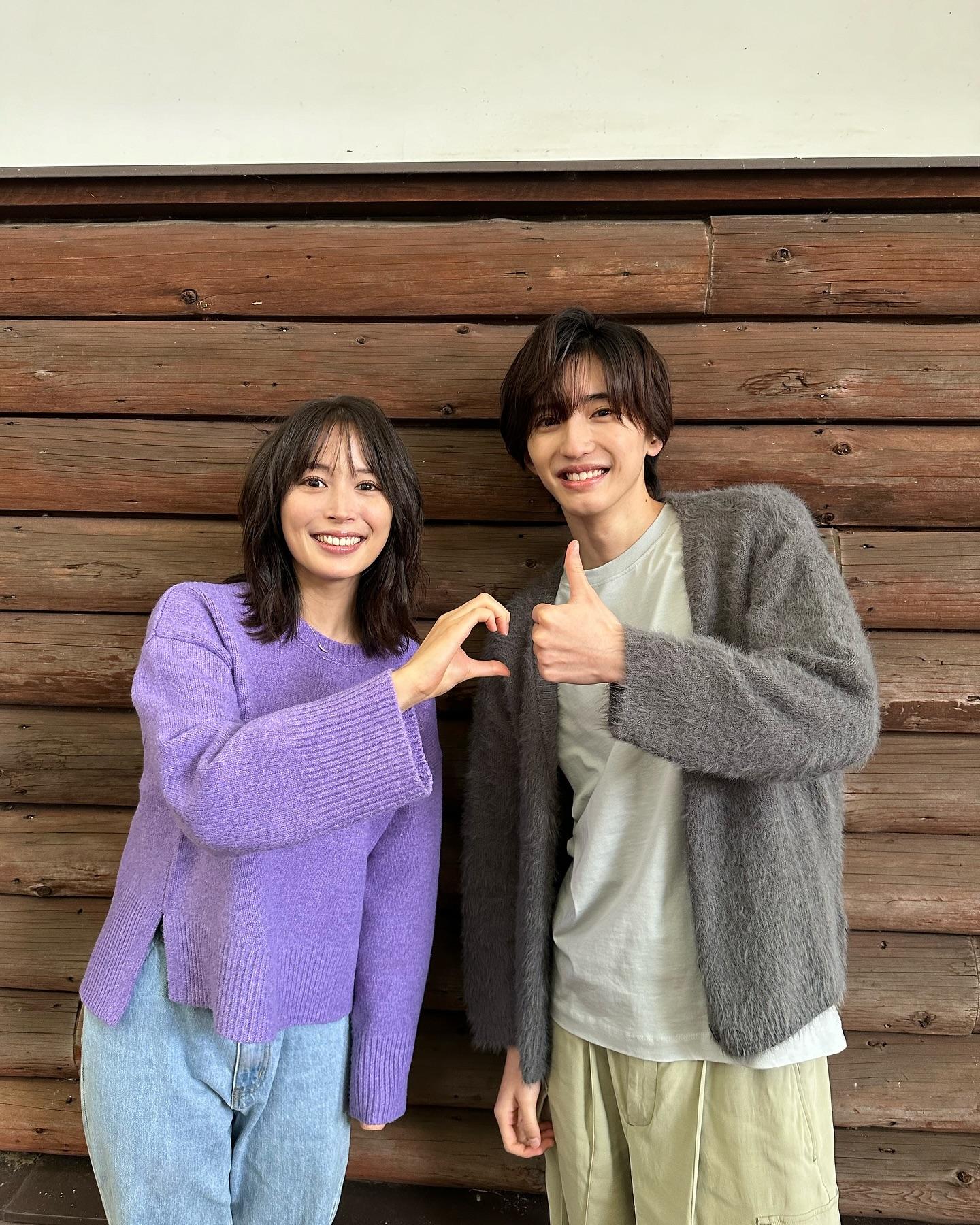 道枝駿佑(右)目前與廣瀨愛麗絲演出《我的第二青春》。(圖/翻攝自官方IG)