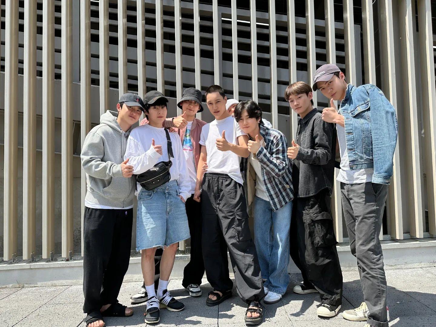 Kai(正中)已在5月當兵。(圖/翻攝自EXO官方IG)