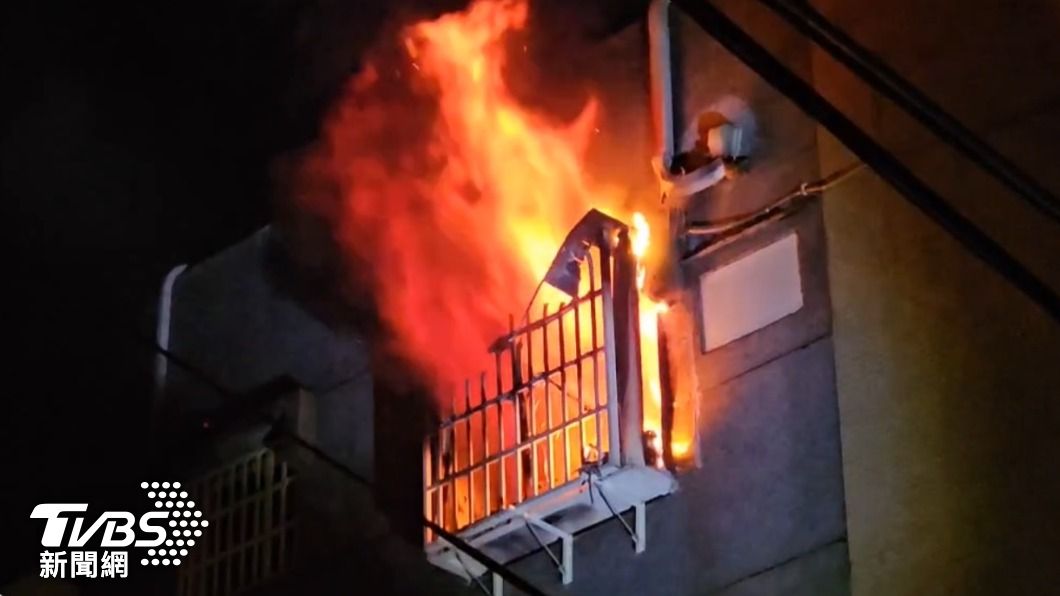 基隆民宅暗夜大火 火舌竄出