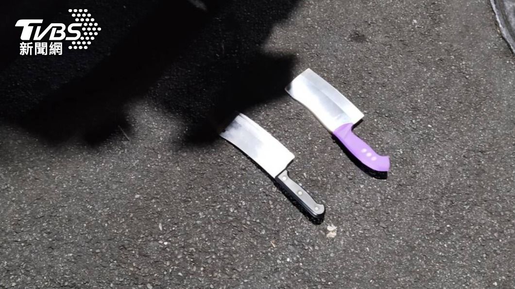 北投立農公園「揮雙刀」狂追父子 醉男被壓制狂咆哮