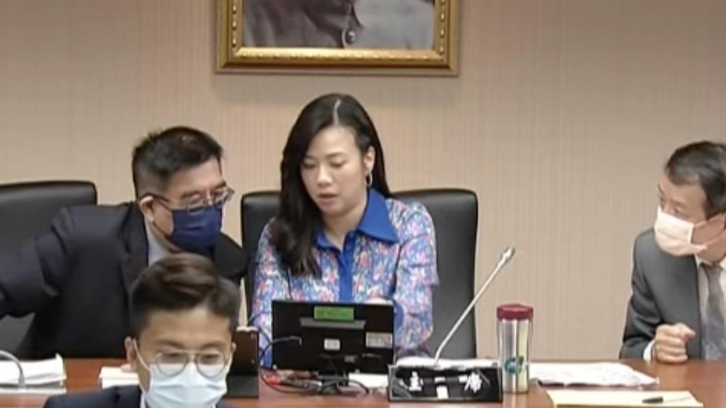 吳欣盈早上開會又遲到5分鐘。（圖／翻攝自國會頻道YouTube）