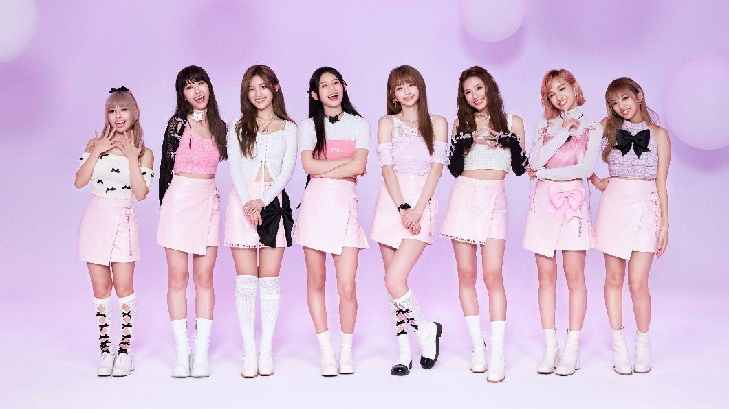 衣服布料最少 PINK FUN粉黑撞色公主造型曝光