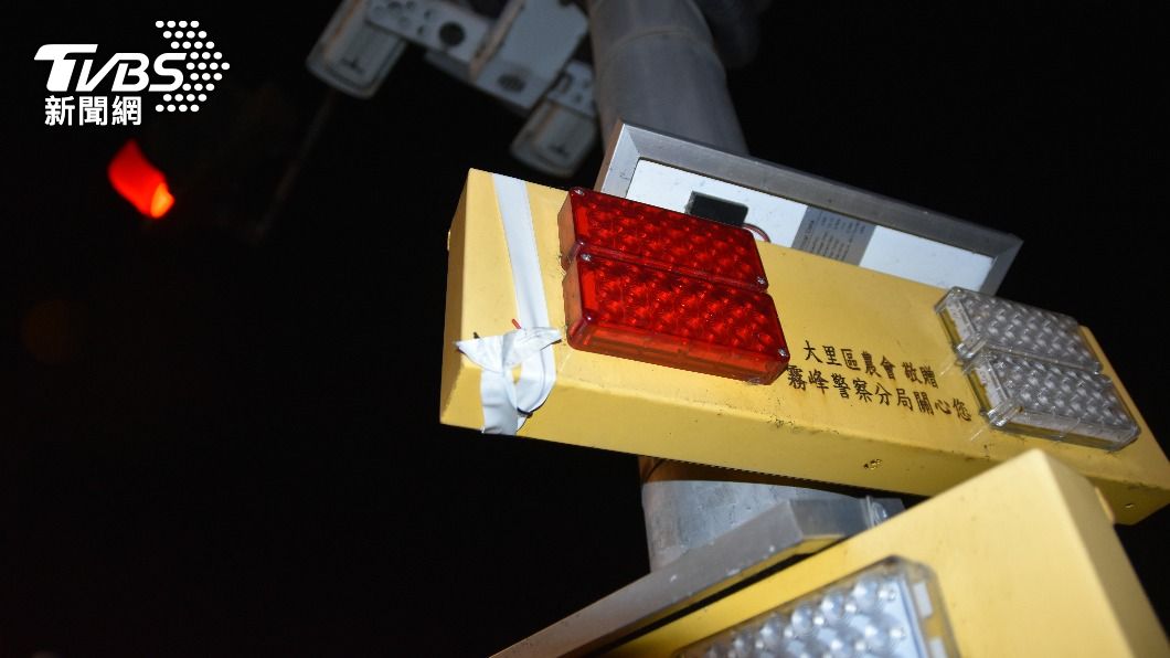 稱影響行車安全沿路關「爆閃燈」 路權團體遭刑法送辦