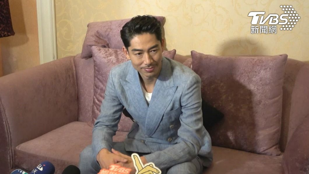 為了帶給小孩美好的童年回憶,AKIRA願意扮成聖誕老人或麋鹿。(圖/黃城碩攝)