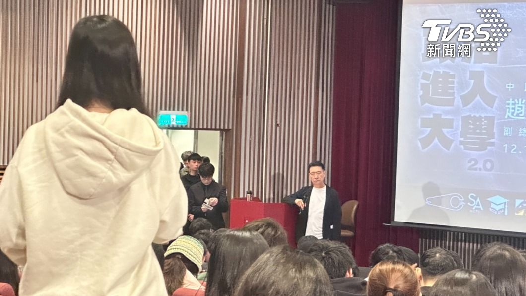 國民黨副總統候選人趙少康13日到政大舉行座談會。(圖/TVBS)