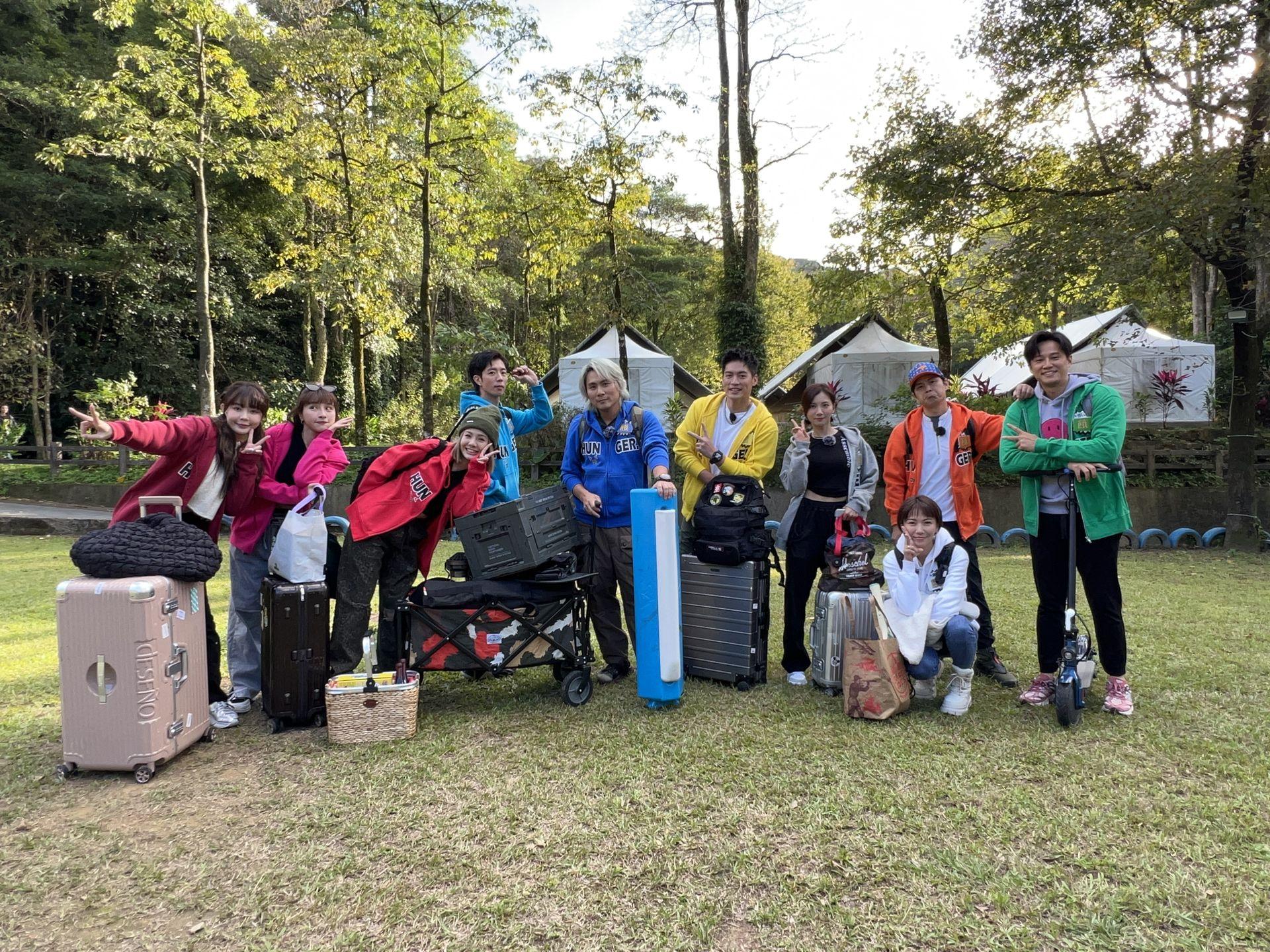 左起Yuri、峮峮、徐瑋吟、廖允杰、王仁甫、許孟哲、蔡黃汝、周宜霈、孫協志、徐新洋。（圖／中視提供）