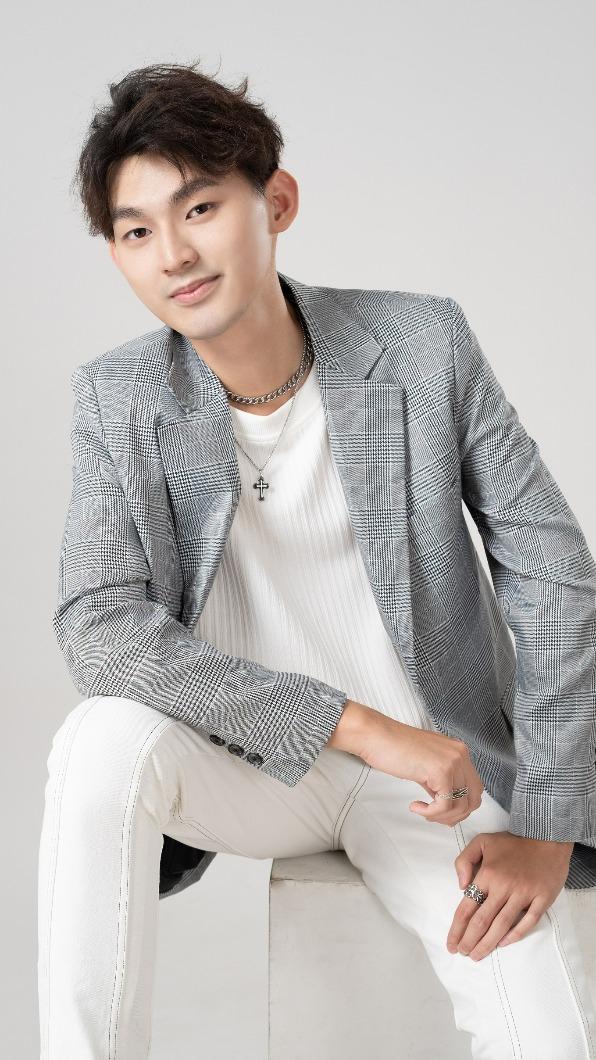 羅梓華是年僅20歲的台語歌壇新人。（圖／威爾斯葛羅提供）
